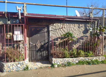 Zabrat qes.ZƏKA kursuna yaxin 0.4 sotda 40kvm sahesi olan 1