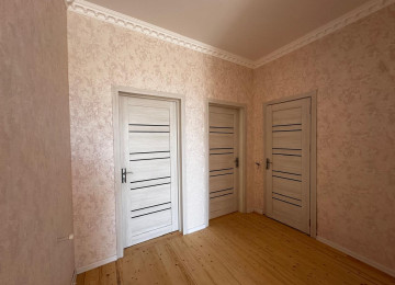 Mastaga qes.Natarial kontorunun arxasinda 3 sotda 120kvm.4