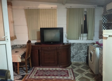 Zabrat qes.ZƏKA kursuna yaxin 0.4 sotda 40kvm sahesi olan 1