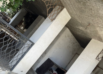 Mehdiabad qəsəbəsində 7 sot torpaqda 3 mərtəbəli hər