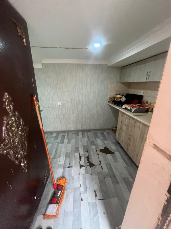 Xırdalanda 0.3 sot,90 m2-60000 azn həyət evi satılır. Xırdalan şəhərinin mərkəzi ərazisində,çox əlverişli