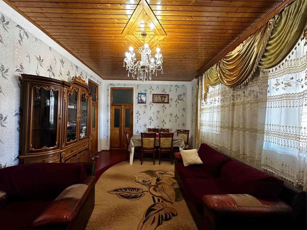 heyet evi Ramani sovxozda 13 sotda 150 kvm.4 otaqli +əlavə 1