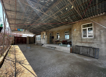 Ramani sovxozda 13 sotda 150 kvm.4 otaqli +əlavə 1