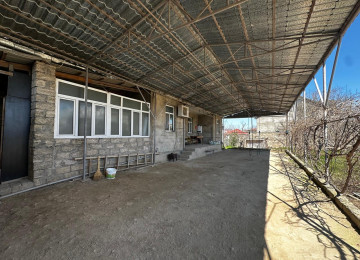 Ramani sovxozda 13 sotda 150 kvm.4 otaqli +əlavə 1