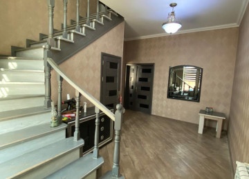 Masazırda,1.8sotda şəxsi tikilmiş,180 m2 sahəyə malik gözəl