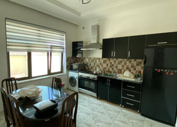 Masazırda,1.8sotda şəxsi tikilmiş,180 m2 sahəyə malik gözəl