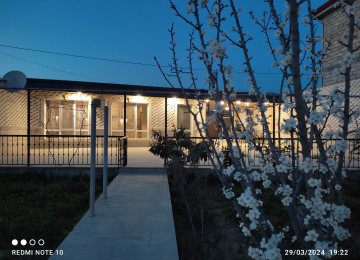 Saray baglarinda 6 sotun içində yeni tikilib təmir olunmuş