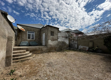 Mehemmedli qed.esas yoldan 300 metr arali 2 sotda 100 kvm.3