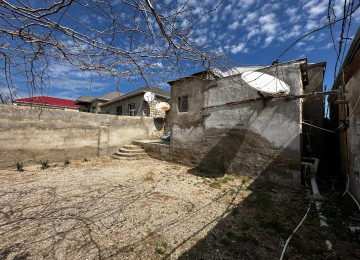 Mehemmedli qed.esas yoldan 300 metr arali 2 sotda 100 kvm.3