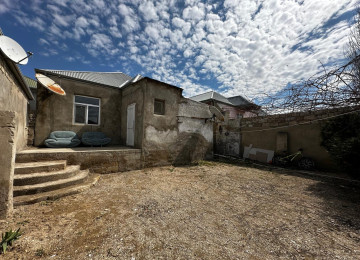 Mehemmedli qed.esas yoldan 300 metr arali 2 sotda 100 kvm.3