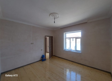 Xezer Rayonu Bine Qesebesi Saga Geden Yolun Usdunde Yoldan