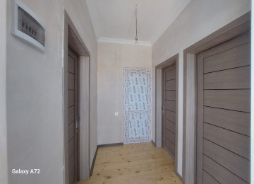 Xezer Rayonu Bine Qesebesi Saga Geden Yolun Usdunde Yoldan