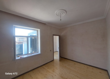 Xezer Rayonu Bine Qesebesi Saga Geden Yolun Usdunde Yoldan