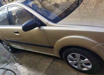 Maşın əla vəziyyətdədir. Təcili pul lazım olduğu üçün