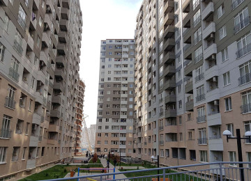 Menzil MELISA PARK da yerlesir. 20 yanvar metrosunun yani.