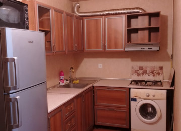 Menzil MELISA PARK da yerlesir. 20 yanvar metrosunun yani.