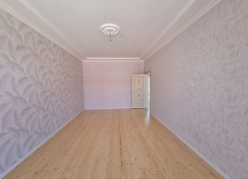 ACİQ EYVANLİ EV SATİLİR. Savalan qes.Marsruta,yola,mektebe