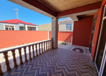 ACİQ EYVANLİ EV SATİLİR. Savalan qes.Marsruta,yola,mektebe