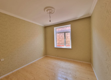 ACİQ EYVANLİ EV SATİLİR. Savalan qes.Marsruta,yola,mektebe