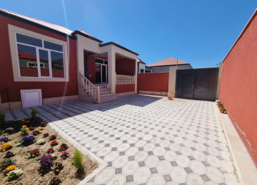 ACİQ EYVANLİ EV SATİLİR. Savalan qes.Marsruta,yola,mektebe