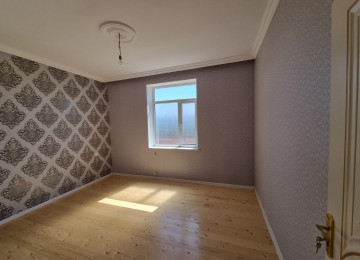 ACİQ EYVANLİ EV SATİLİR. Savalan qes.Marsruta,yola,mektebe