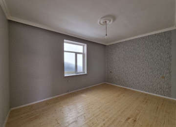 ACİQ EYVANLİ EV SATİLİR. Savalan qes.Marsruta,yola,mektebe