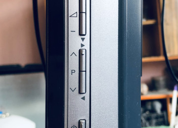 82 ekran Yaponiya istehsalı HD JVC Televizordur.Ekranında