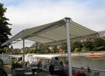 Motorlu markiza. Kasetli markiza. Acılan tent. Kasetli tent