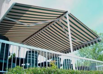 Motorlu markiza. Kasetli markiza. Acılan tent. Kasetli tent