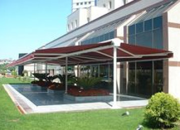 Motorlu markiza. Kasetli markiza. Acılan tent. Kasetli tent