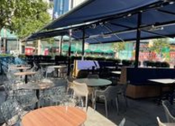 Motorlu markiza. Kasetli markiza. Acılan tent. Kasetli tent