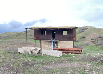 Video və şəkillərdə gördüyünüz bu yataq satılır. Yataq Şəki
