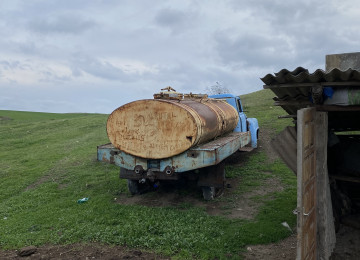 Video və şəkillərdə gördüyünüz bu yataq satılır. Yataq Şəki
