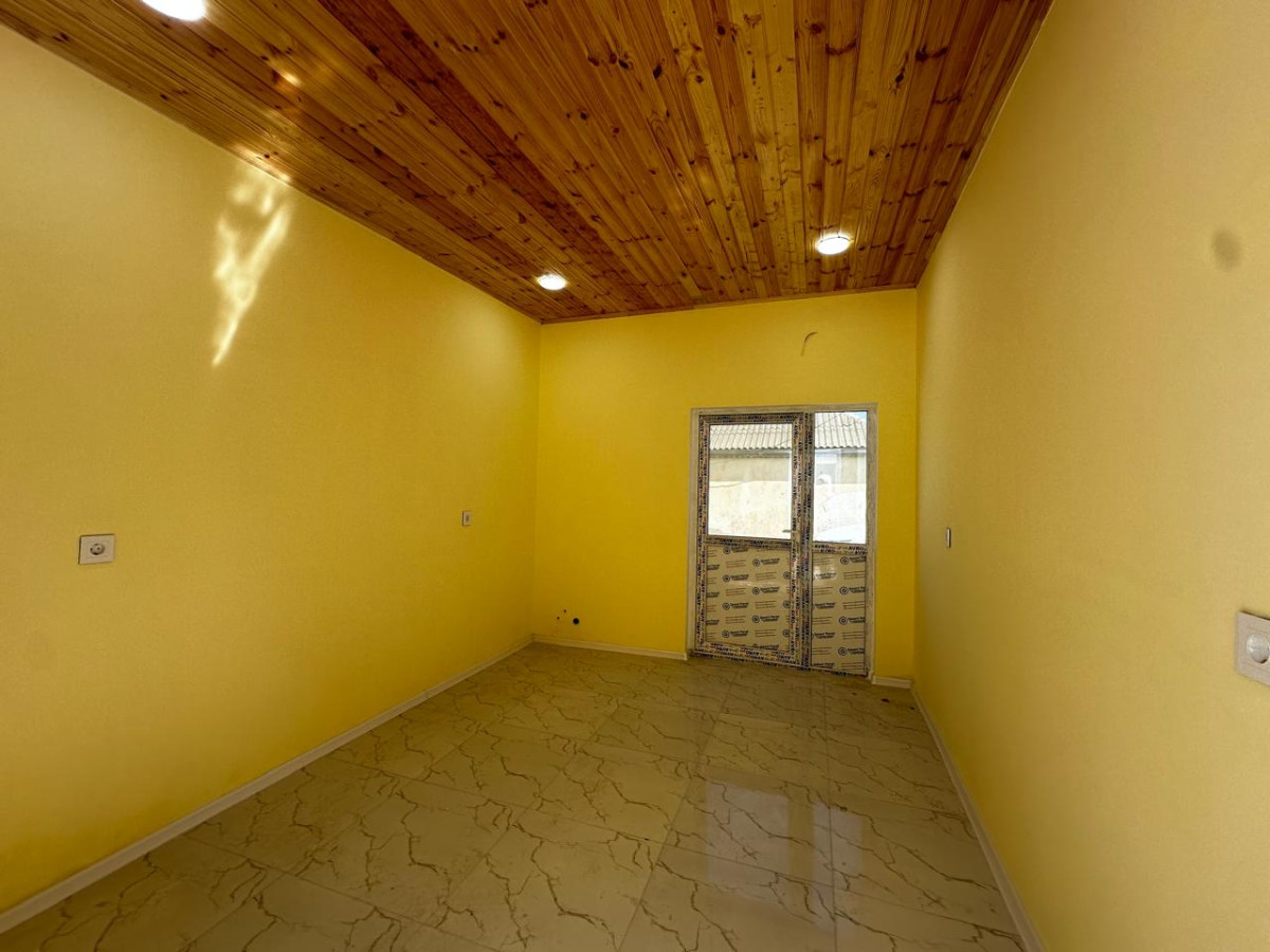 Heyet evi Zabrat Məhəmmədli yolu yol qiragi yoldan 15metr arali 2 sot