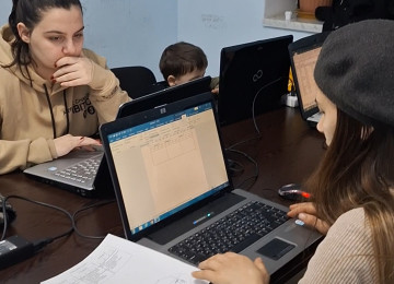 Dərslər həftədə 2, 3 dəfə 1.5 saat olmaqla keçirilir. İş