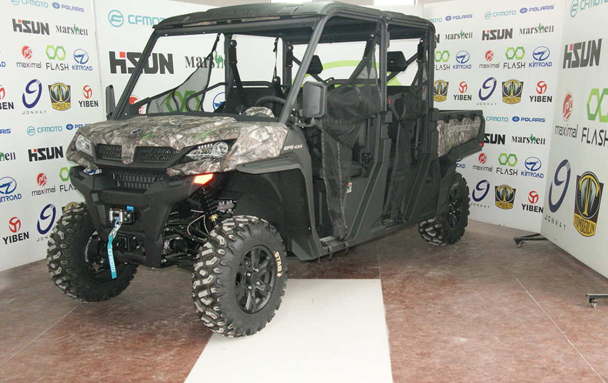 Kvadracikli satısı El avto UFORCE 1000 XL (altıyerli) CFMOTO şirkətinin məhdud seriyası ilə buraxilan off-road