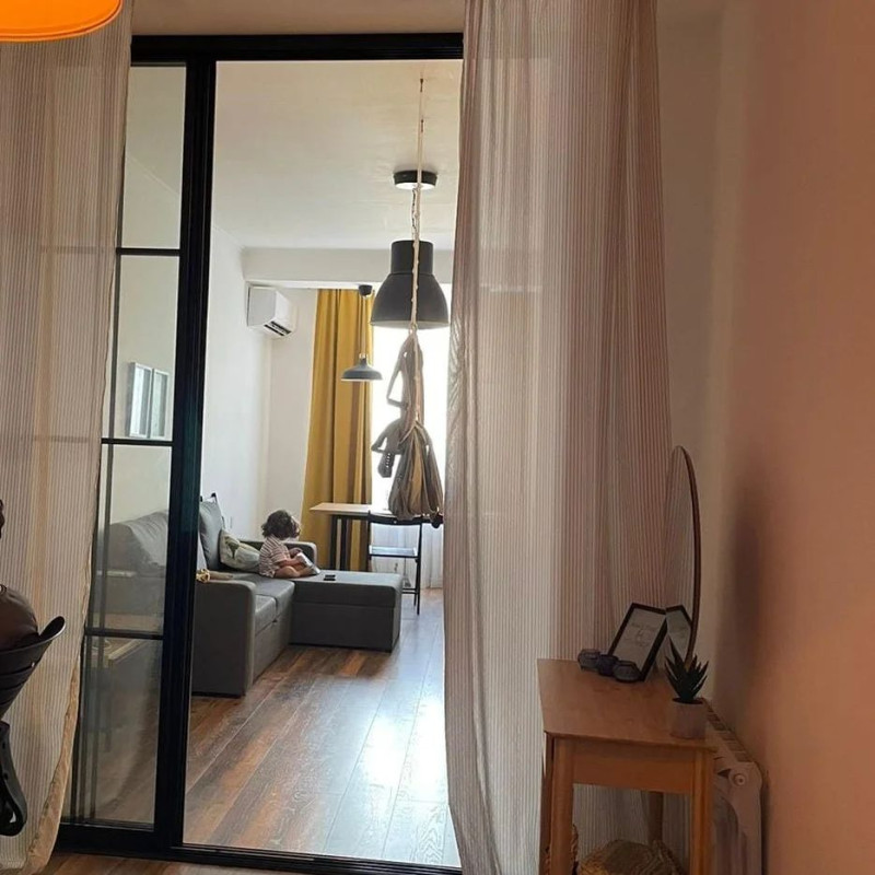 Yeni tikili binada super təmirli mənzil Mənzilin Kodu 1085 C Xırdalan şəhərinin Tam Mərkəzində