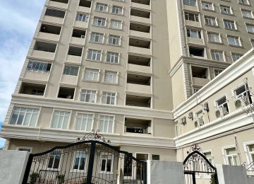 Şərifzadə küçəsində, 2 saylı Tibb Kolleci ilə üzbəüz,