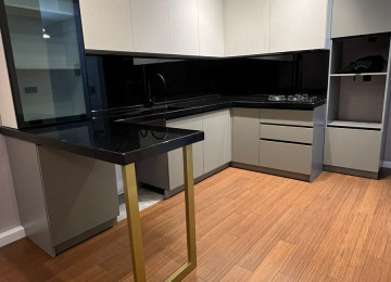 Şərifzadə küçəsində, 2 saylı Tibb Kolleci ilə üzbəüz,