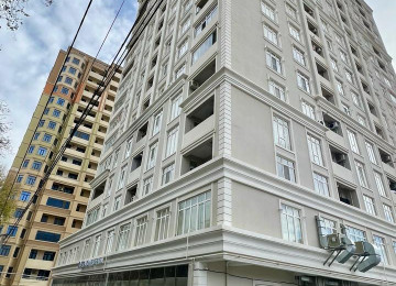 Şərifzadə küçəsində, 2 saylı Tibb Kolleci ilə üzbəüz,