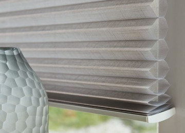 Şık və modern görünüşü baxımından digər pərdələrdən ayrılan