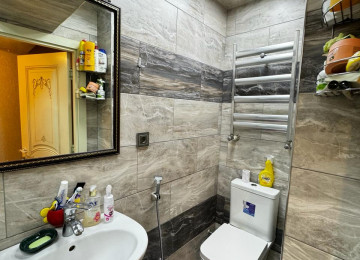 8-ci mikrorayonda 2 otaqlı mənzil Lahiyə: - Yeni tikili