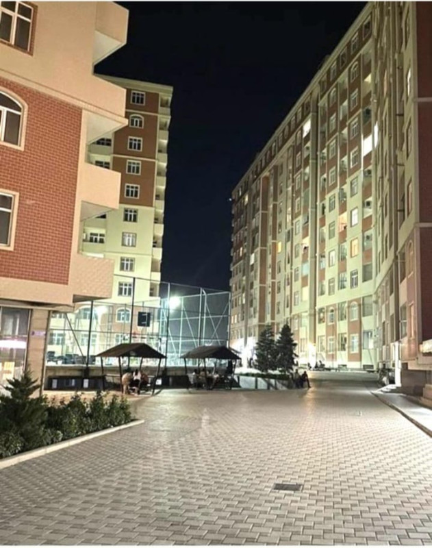 Masazır Yeni Masazır kupçalı əşyalı mənzil satılır ÜSTÜ BETON MONALİT YAŞAYIŞ SAHƏSİ QANUNİ MƏNZİL LİFT QAPIYA