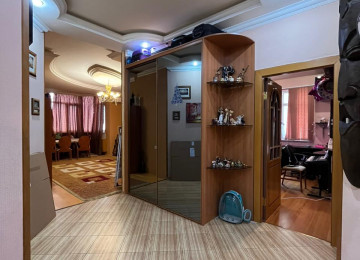 Yasamalda 3 otaqlı mənzil Lahiyə: - Yeni Tikili Mərtəbə: -