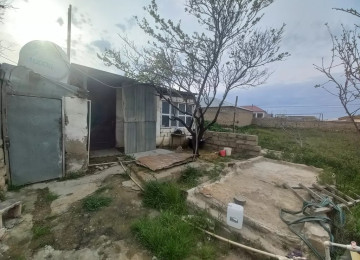 Turkan kendi 20 sotda 2 otaqli heyet evi satiada cox tecili