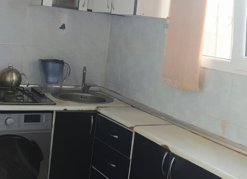 ÜSTÜ BETON MONALİT YAŞAYIŞ SAHƏSİ QANUNİ MƏNZİL LİFT QAPIYA