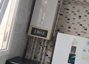 ÜSTÜ BETON MONALİT YAŞAYIŞ SAHƏSİ QANUNİ MƏNZİL LİFT QAPIYA