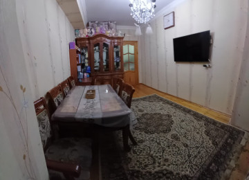 ÜSTÜ BETON MONALİT YAŞAYIŞ SAHƏSİ QANUNİ MƏNZİL LİFT QAPIYA