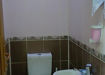 ÜSTÜ BETON MONALİT YAŞAYIŞ SAHƏSİ QANUNİ MƏNZİL LİFT QAPIYA