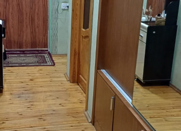 ÜSTÜ BETON MONALİT YAŞAYIŞ SAHƏSİ QANUNİ MƏNZİL LİFT QAPIYA